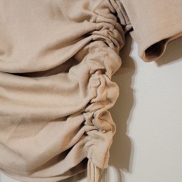 NWT PrettyLittleThing Camel Structured Rib Ruched Short Sleeve Top Women's US 8 - Picture 3 of 9